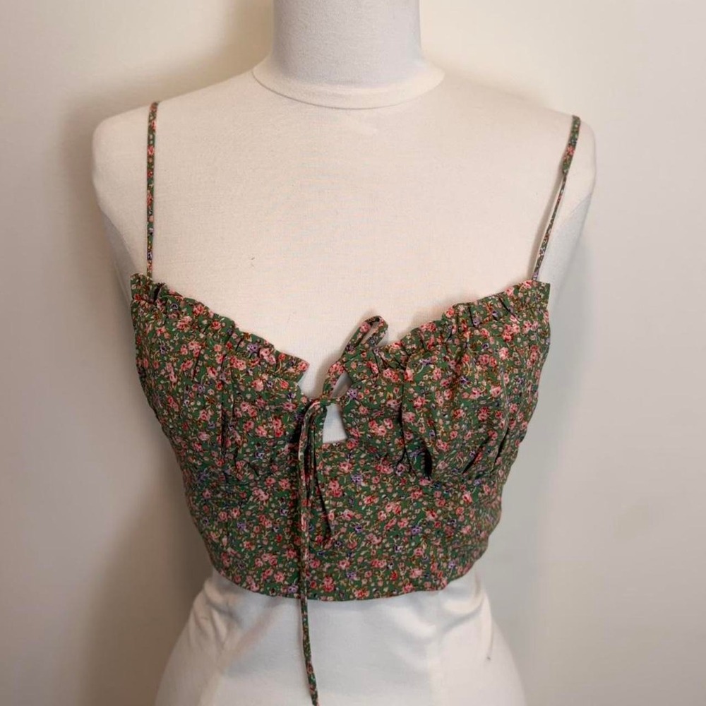 Green Floral Tie-Front Crop Top 🌿🌸